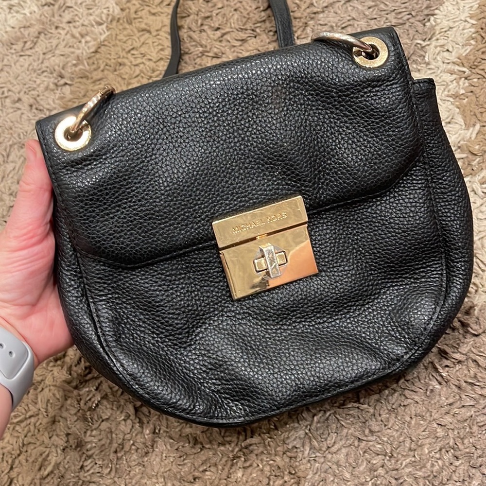 Michael Kors Cecila MD Saddle Bag Pebble Leather Black - Picture 4 of 9